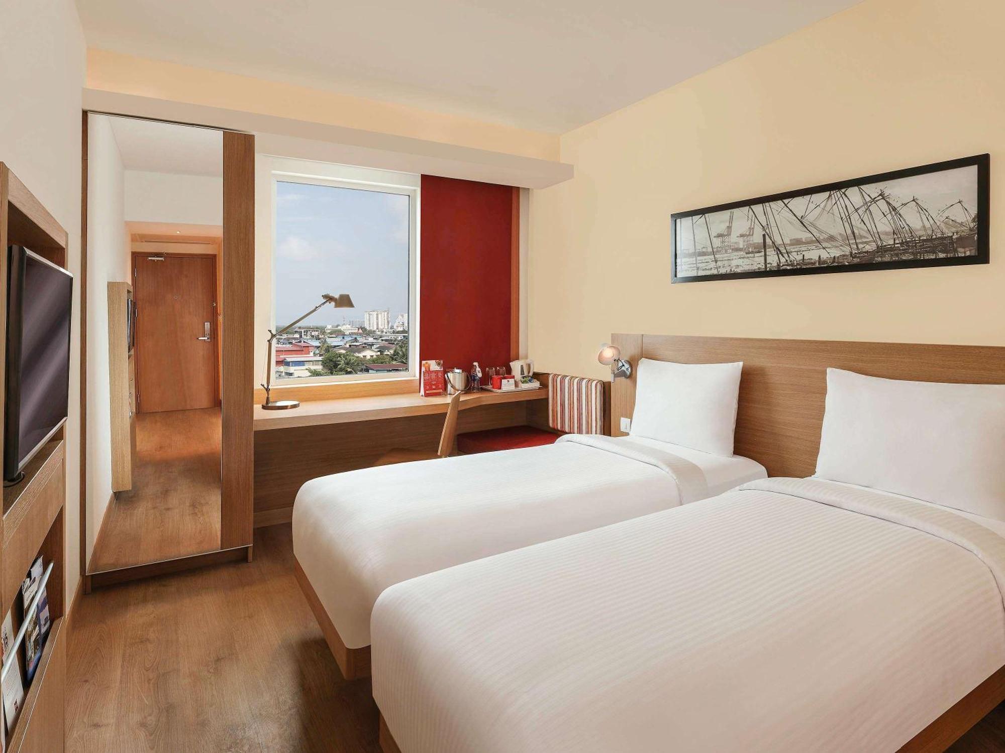 Ibis Kochi City Centre - An Accor Brand Zewnętrze zdjęcie
